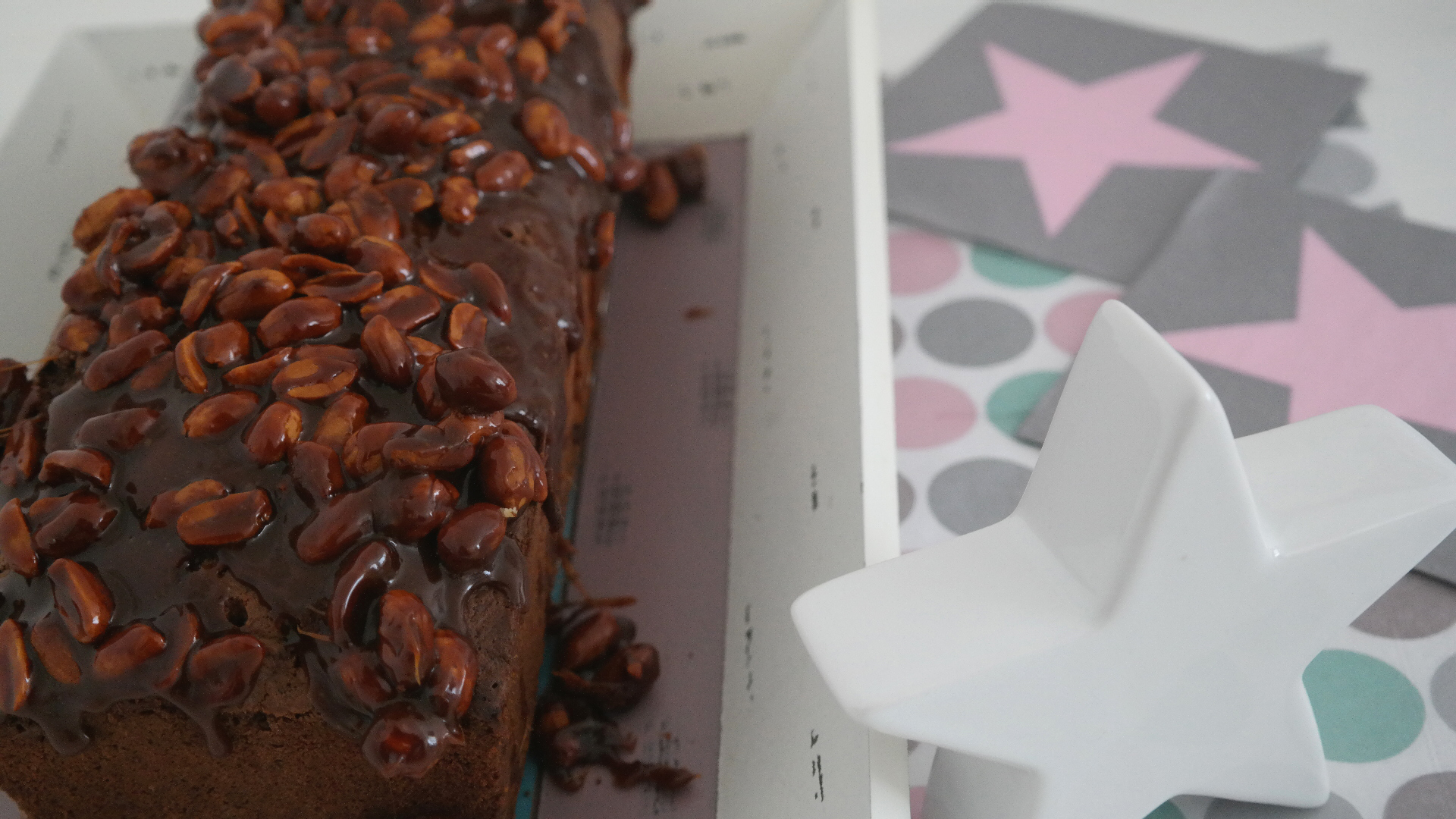 Schoko-Karamellkuchen mit Erdnüssen