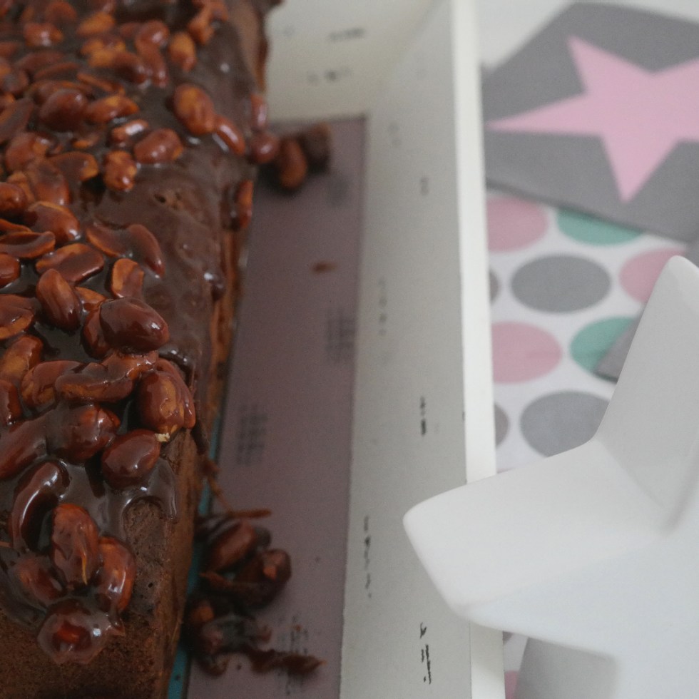Schoko-Karamellkuchen mit Erdnüssen