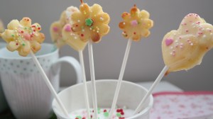 A cake by annibackt a day, keeps the doctor away.