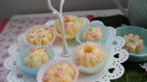 A cake by annibackt a day, keeps the doctor away.