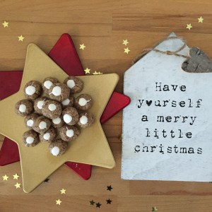 Anni backt Weihnachtsplätzchen