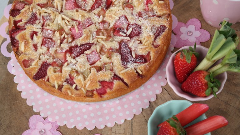 Rhabarber-Erdbeer-Joghurt-Kuchen