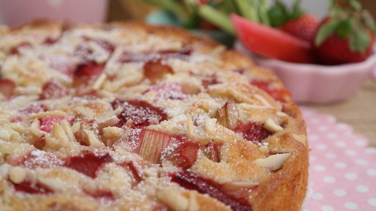 Rhabarber-Erdbee-Kuchen