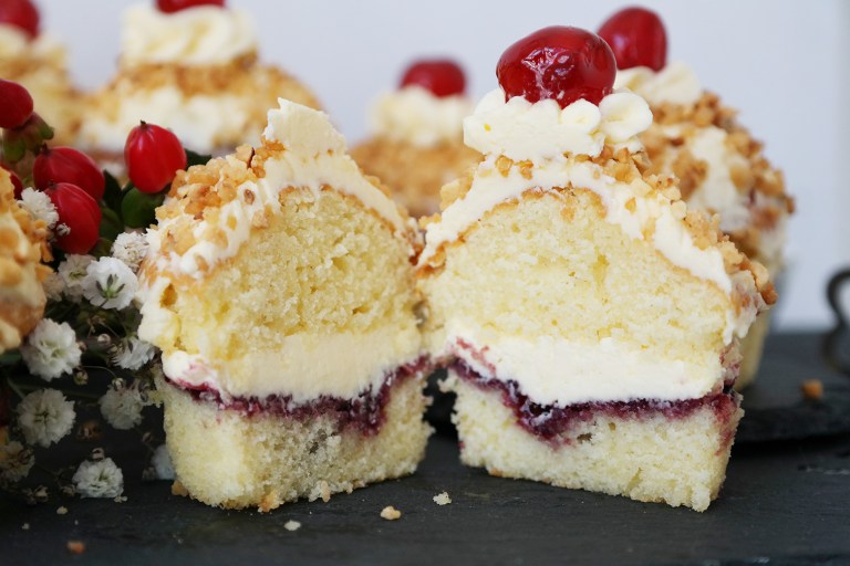 Augeschnittener Frankfurter Kranz Cupcake