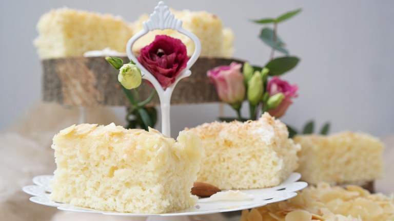 Buttermilchkuchen auf Etagere