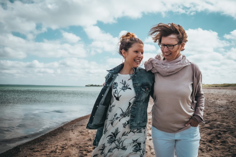 Mama und ich am Strand