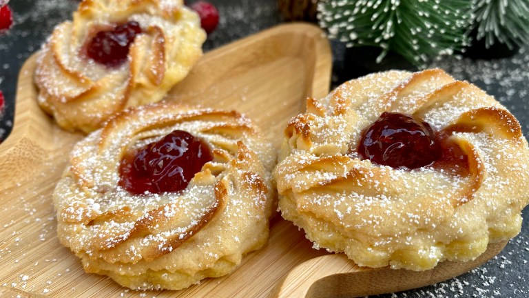 Marzipanplätzchen mit Marmelade
