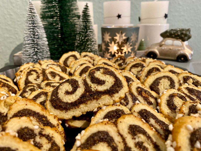 Weihnachtsplätzchen mit Mohn