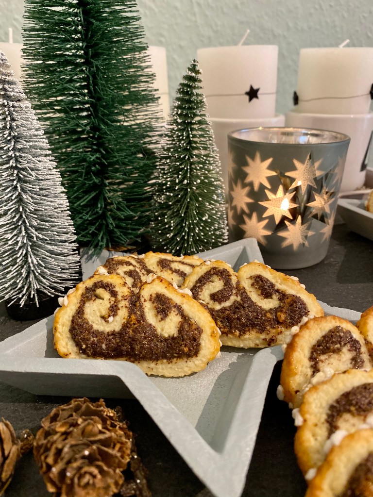 Weihnachtskekse mit Mohn
