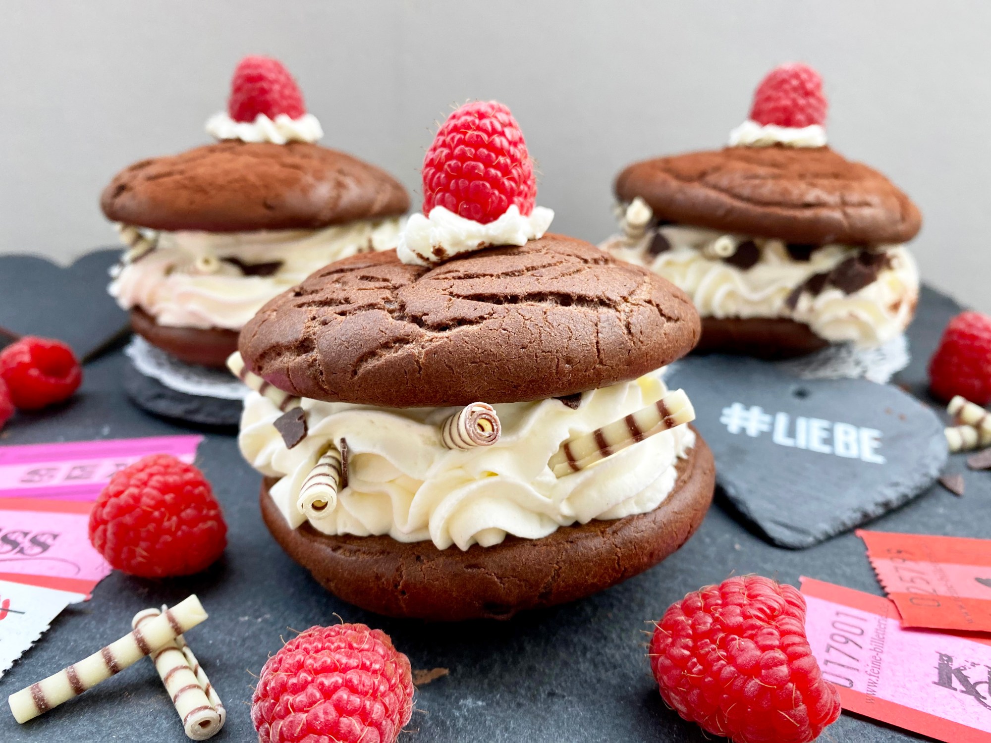 Schoko-Törtchen aus Brandteig