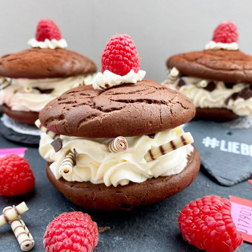 Schoko-Törtchen aus Brandteig