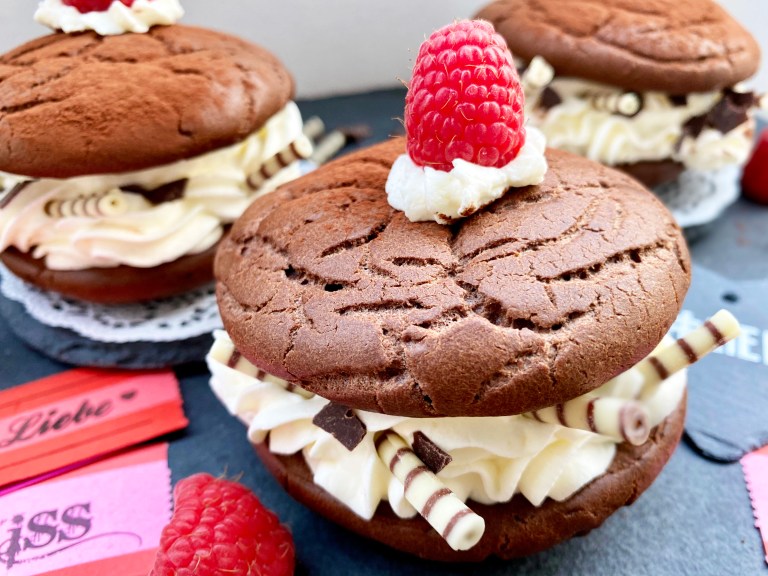 Schoko-Törtchen aus Brandteig