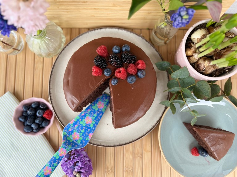 Veganer Schokokuchen mit Ganache