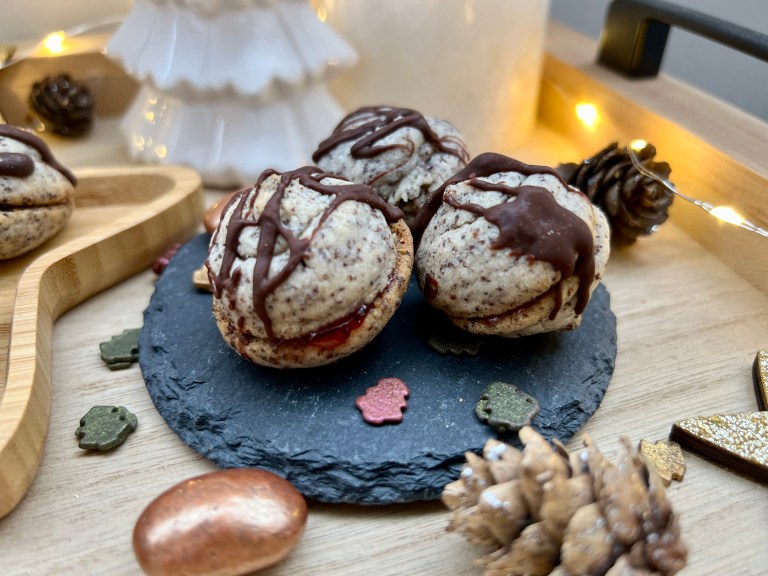 Weihnachtskekse mit Mohn